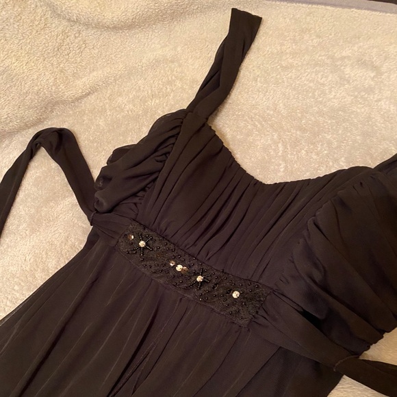 Beautiful Black Evening Gown - Picture 4 of 8